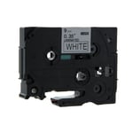 Q-Nomic TZe-222 fita 9mm texto vermelho sobre branco (8M) | QNTZe-222