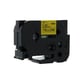 Q-Nomic TZe-651 fita 24mm texto preto sobre amarelo (8M) | QNTZe-651