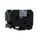 Q-Nomic TZe-S261 fita extra adesiva 36mm texto preto sobre branco (8M) | QNTZe-S261